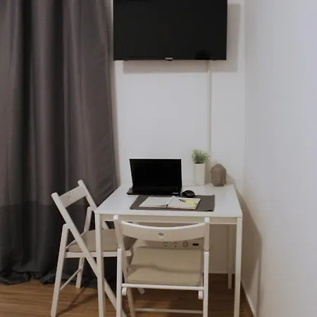 Aqfel Airport Panzio Aparthotel Vecsés