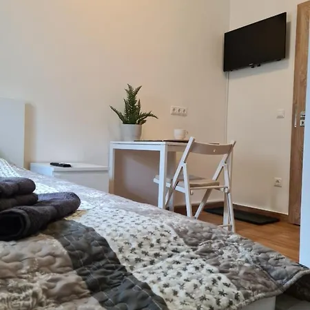 Aqfel Airport Panzio Aparthotel